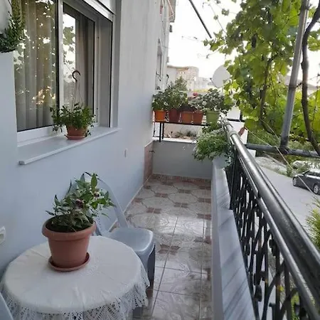 Cozy House In The City Center Villa