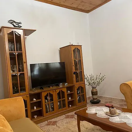 Cozy House In The City Center Gjirokaster